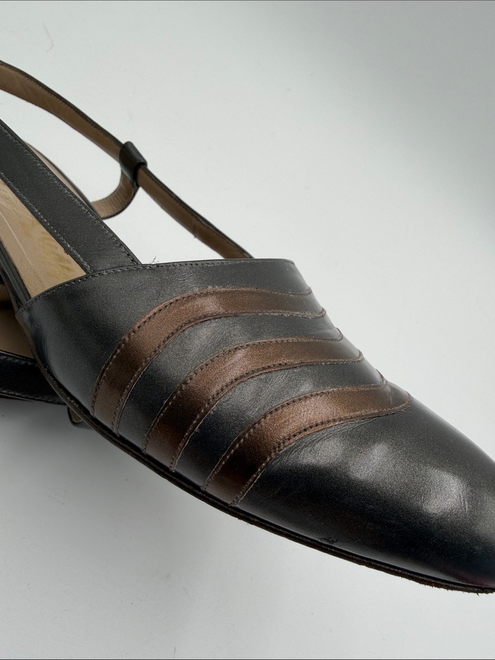 FERRAGAMO sz6.5 Bicolore Flats
